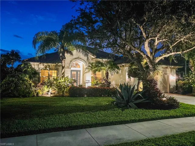 8215  Potomac  LN, Naples, FL 34104