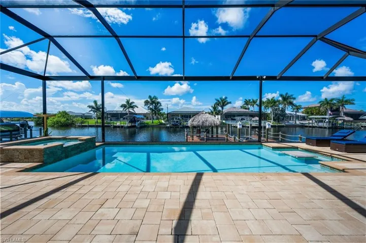 Picture Window Screened in lanai with Southern Exposure
