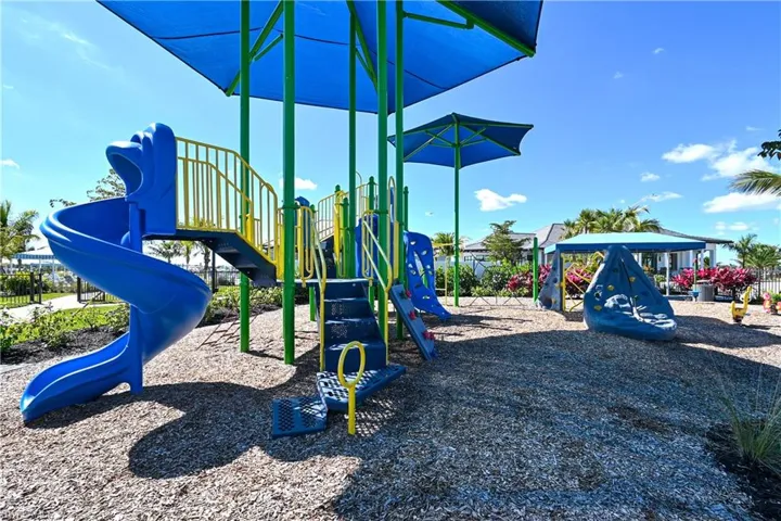 4637  Centaurus  CIR, Naples, FL 34120