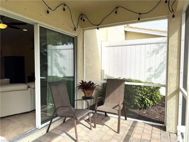 Sunroom / solarium with ceiling fan