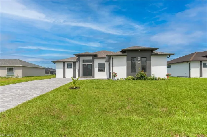 Prairie-style home featuring a front lawn