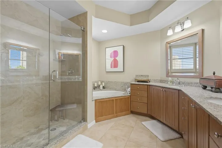 7040  Pelican Bay  BLVD, Naples, FL 34108