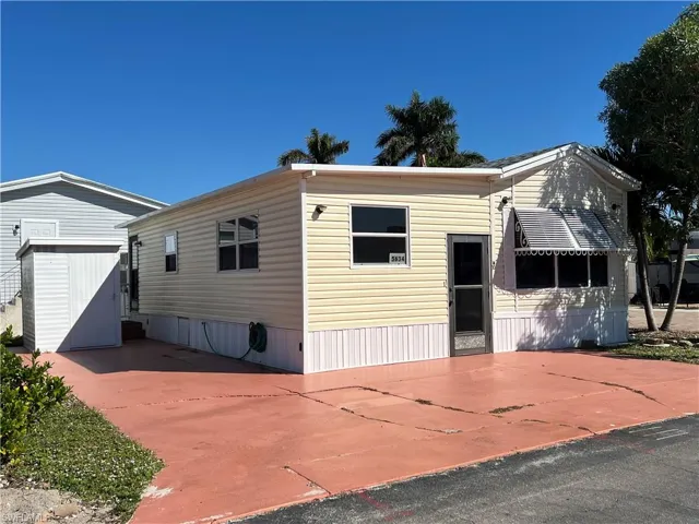 View of manufactured / mobile home