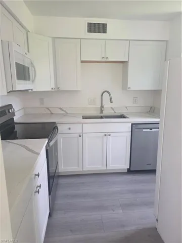 1 Knights Bridge Rd A1, Naples, Florida 34112