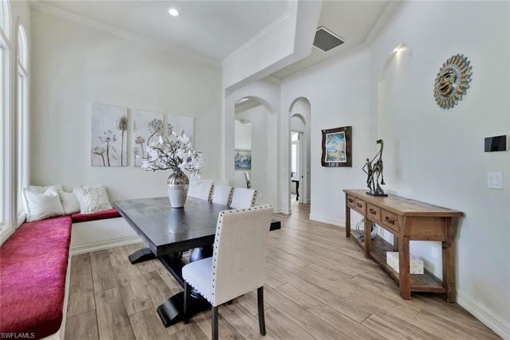 Built-In Banquette in Casual Dining Room