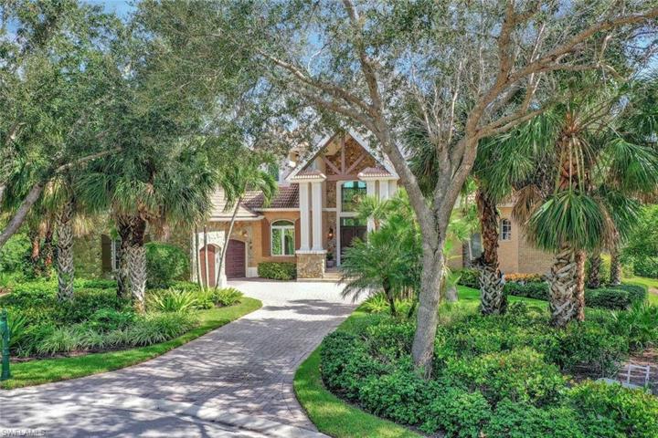 Beautiful Tree-Lined Driveway off Cul-de-Sac