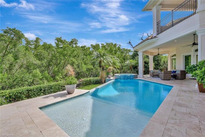 Travertine Deck & Renovated Custom Pool w. Spa (Both Gas Heated)