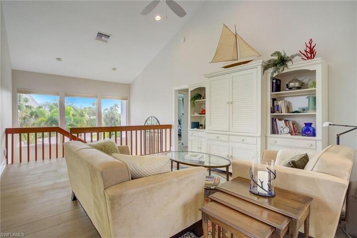 Sitting Area/Stair Landing