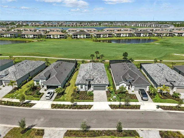 Aerial perspective featuring home on golf course