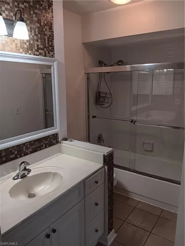 Main Bath Shower Tub Combo Upstairs
