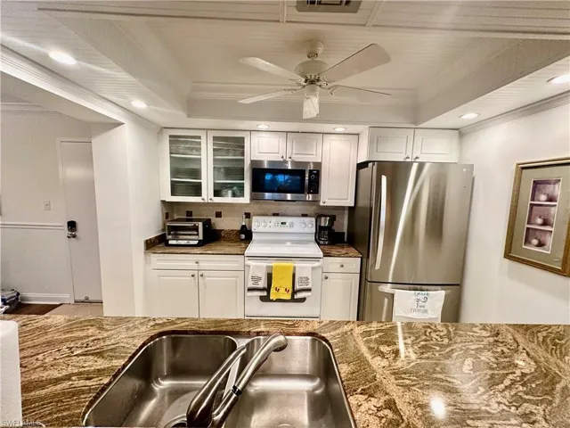 555  Park Shore  DR, Naples, FL 34103