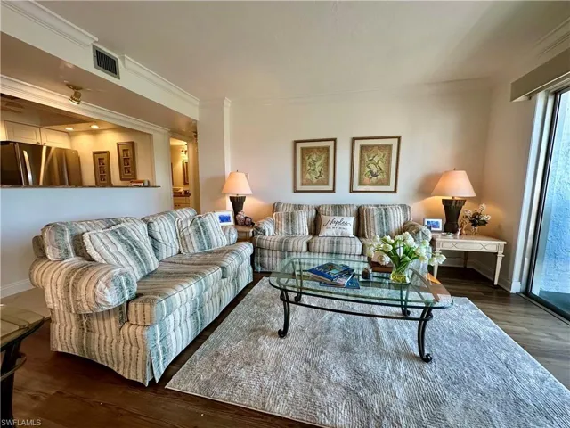 555  Park Shore  DR, Naples, FL 34103