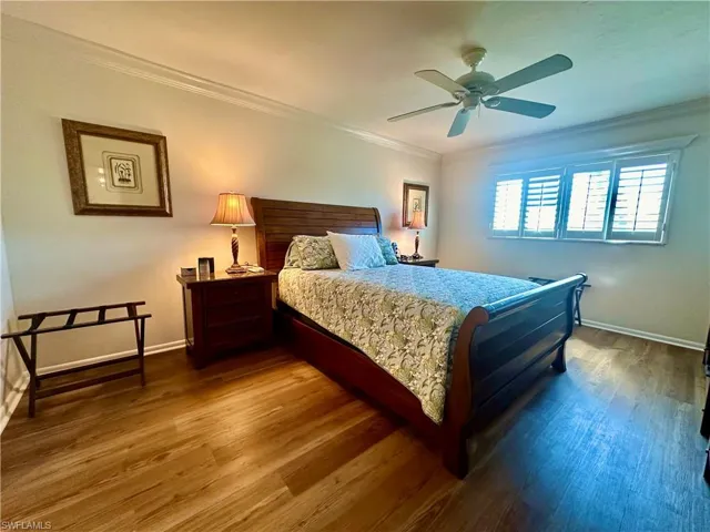 555  Park Shore  DR, Naples, FL 34103