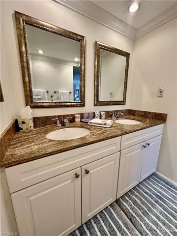 555  Park Shore  DR, Naples, FL 34103