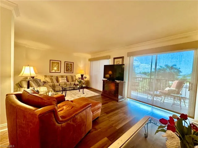555  Park Shore  DR, Naples, FL 34103