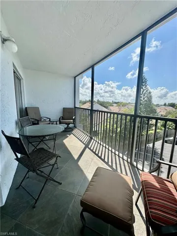 555  Park Shore  DR, Naples, FL 34103