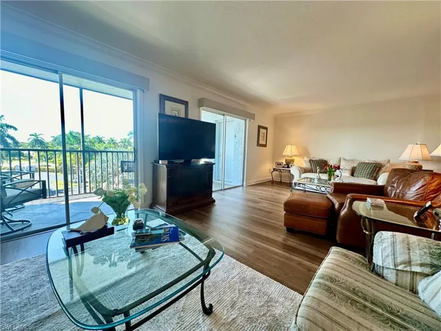 555  Park Shore  DR, Naples, FL 34103