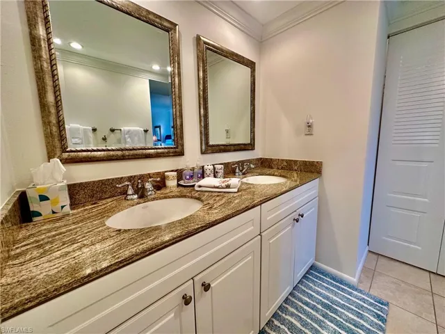 555  Park Shore  DR, Naples, FL 34103