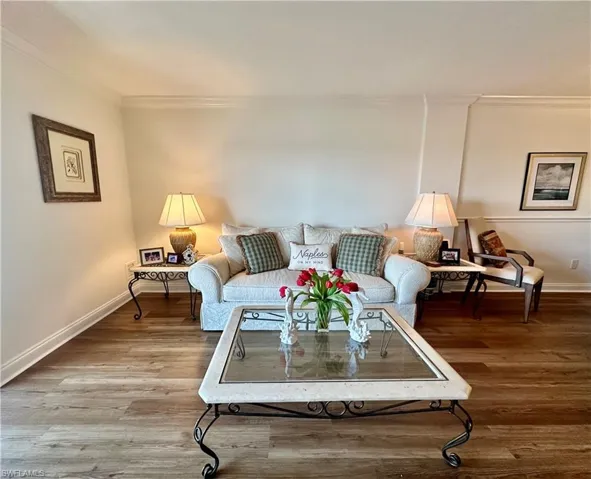 555  Park Shore  DR, Naples, FL 34103