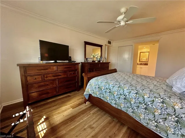 555  Park Shore  DR, Naples, FL 34103