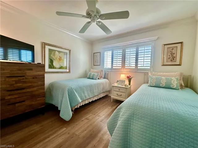 555  Park Shore  DR, Naples, FL 34103
