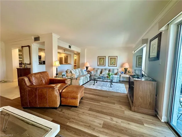 555  Park Shore  DR, Naples, FL 34103