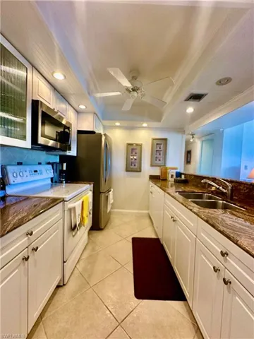 555  Park Shore  DR, Naples, FL 34103