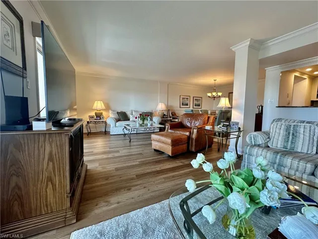 555  Park Shore  DR, Naples, FL 34103