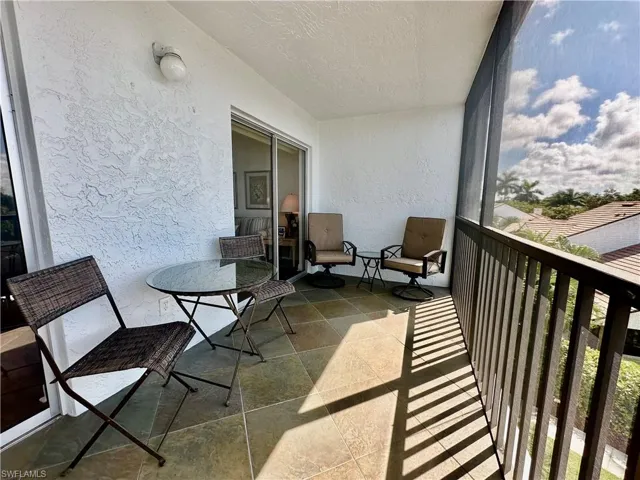 555  Park Shore  DR, Naples, FL 34103