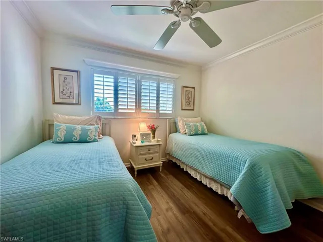 555  Park Shore  DR, Naples, FL 34103
