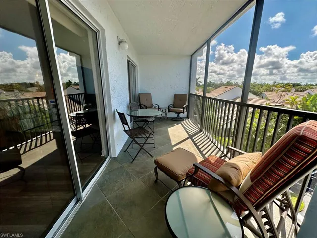 555  Park Shore  DR, Naples, FL 34103