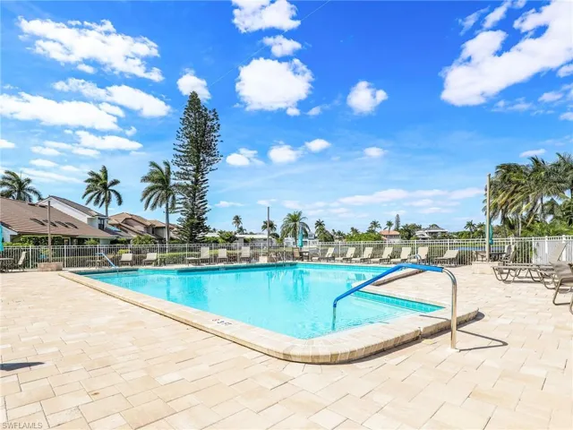 555  Park Shore  DR, Naples, FL 34103