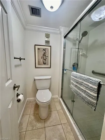 555  Park Shore  DR, Naples, FL 34103