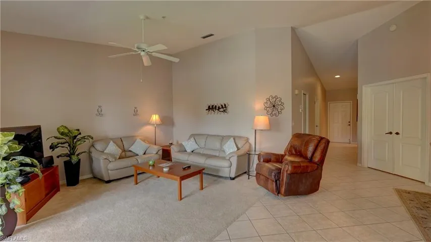8083 Queen Palm Ln 424, Fort Myers, Florida 33966