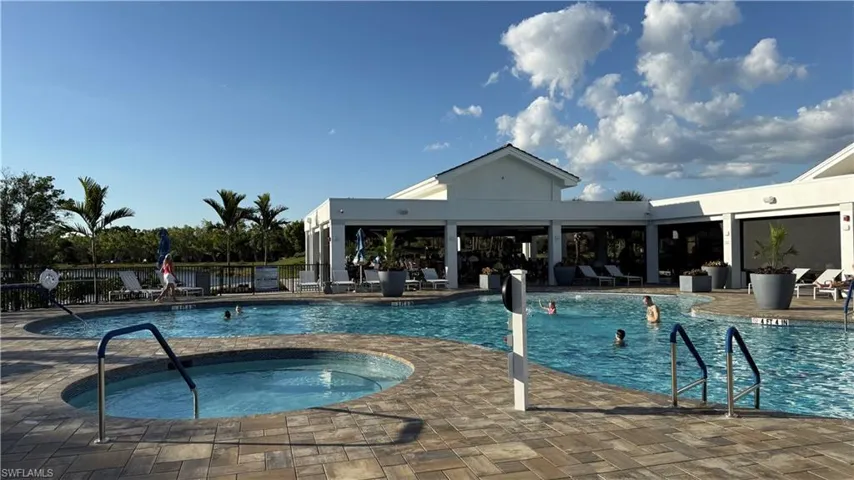 8083 Queen Palm Ln 424, Fort Myers, Florida 33966