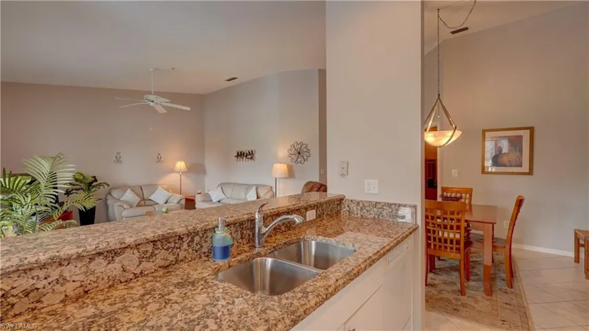 8083 Queen Palm Ln 424, Fort Myers, Florida 33966