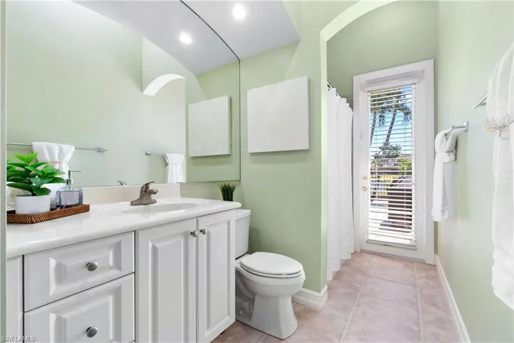 9687  Wilshire Lakes  BLVD, Naples, FL 34109