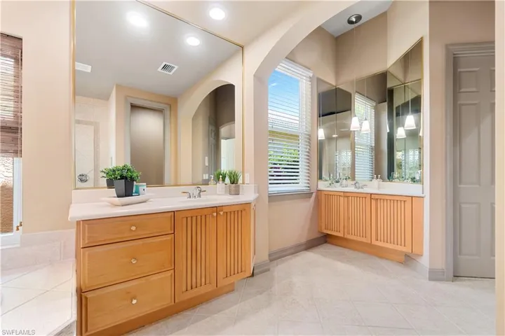 9687  Wilshire Lakes  BLVD, Naples, FL 34109