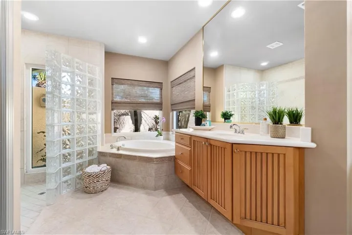 9687  Wilshire Lakes  BLVD, Naples, FL 34109