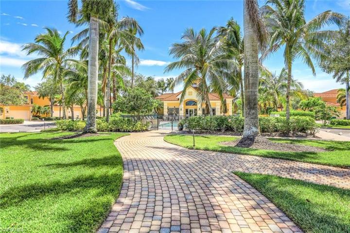 8637 Champions PT # 901, NAPLES FL 34113