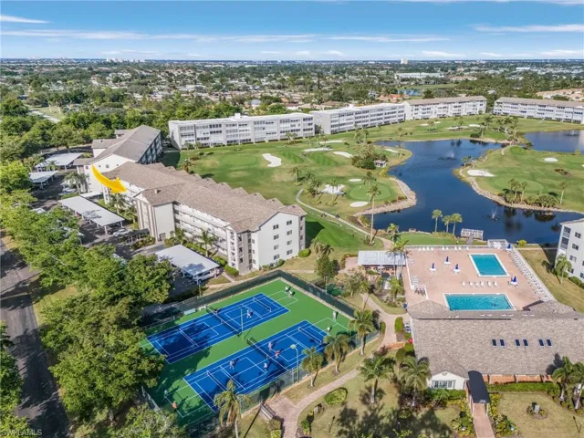 On site amenities @ Golfview include the lighted Tennis and Pickleball courts, putting green, driving cage, fishing pier, clubhouse, pro shop, 3 pools, dining pavilion, library and on-site management, too!