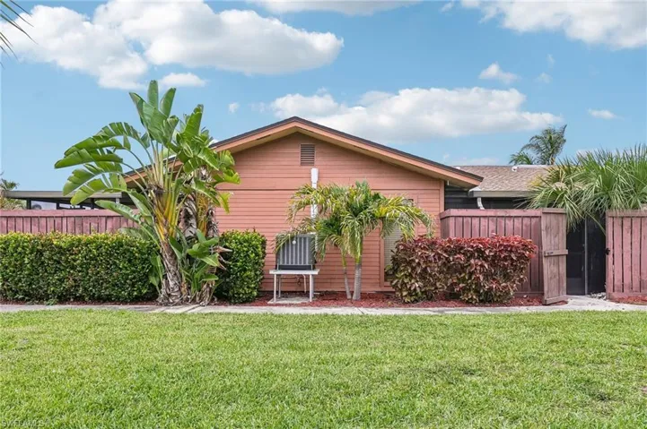 17327 Birchwood Ln, Fort Myers, Florida 33908