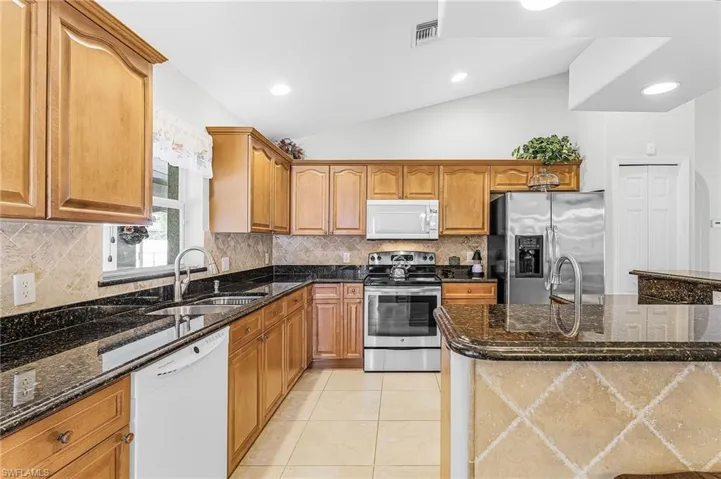 2214 Se 10th Ln, Cape Coral, Florida 33990