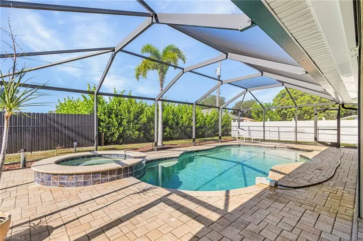 2214 Se 10th Ln, Cape Coral, Florida 33990