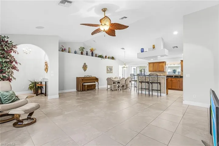2214 Se 10th Ln, Cape Coral, Florida 33990