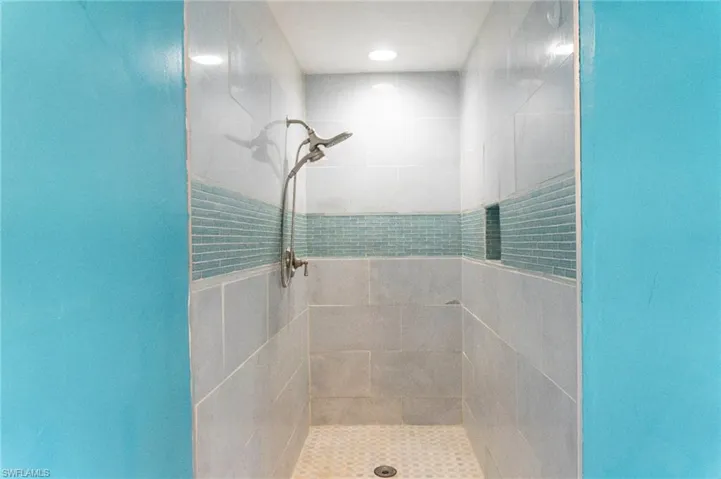 Bathroom featuring a tile shower