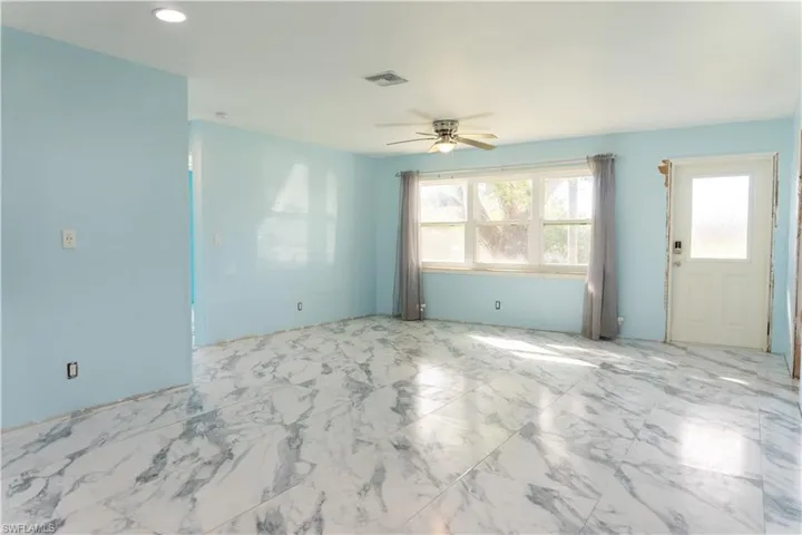 Empty room featuring ceiling fan