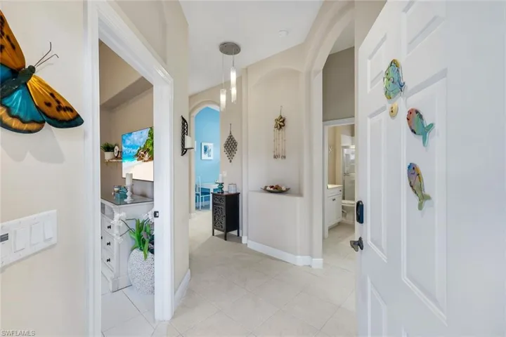 8683 Ibis Cove Cir, Naples, Florida 34119