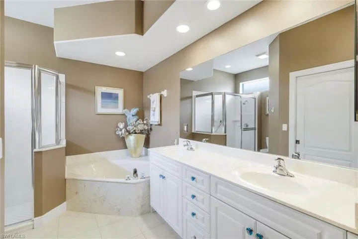 8683 Ibis Cove Cir, Naples, Florida 34119
