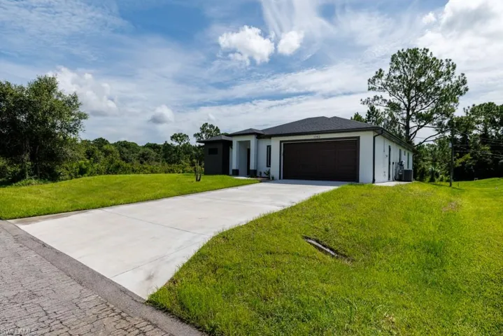 1752 Pine Ave, Lehigh Acres, Florida 33972